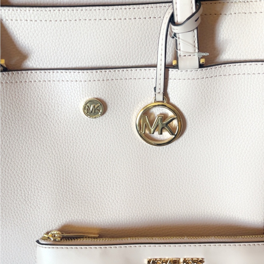 100% Authentic Michael Kors Pink Blush Leather Tote and Wristlet Set - Picture 3 of 8